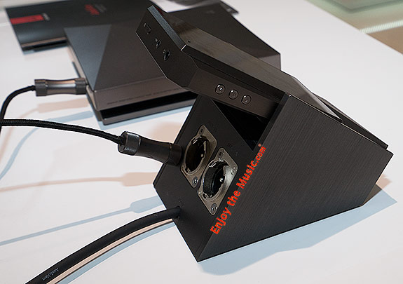 Astell&Kern AK380 Battery Powered Portable Media Player / DAC Review