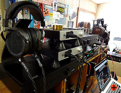 NuForce HA-200 Monoblock Headphone Amplifier Review With Audeze LCD-2