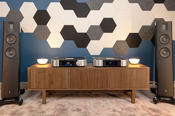 Simaudio MOON 641 Integrated Amplifier And 681 Network Player / DAC Review Stereo sound system synergy plus MOONLink technology.